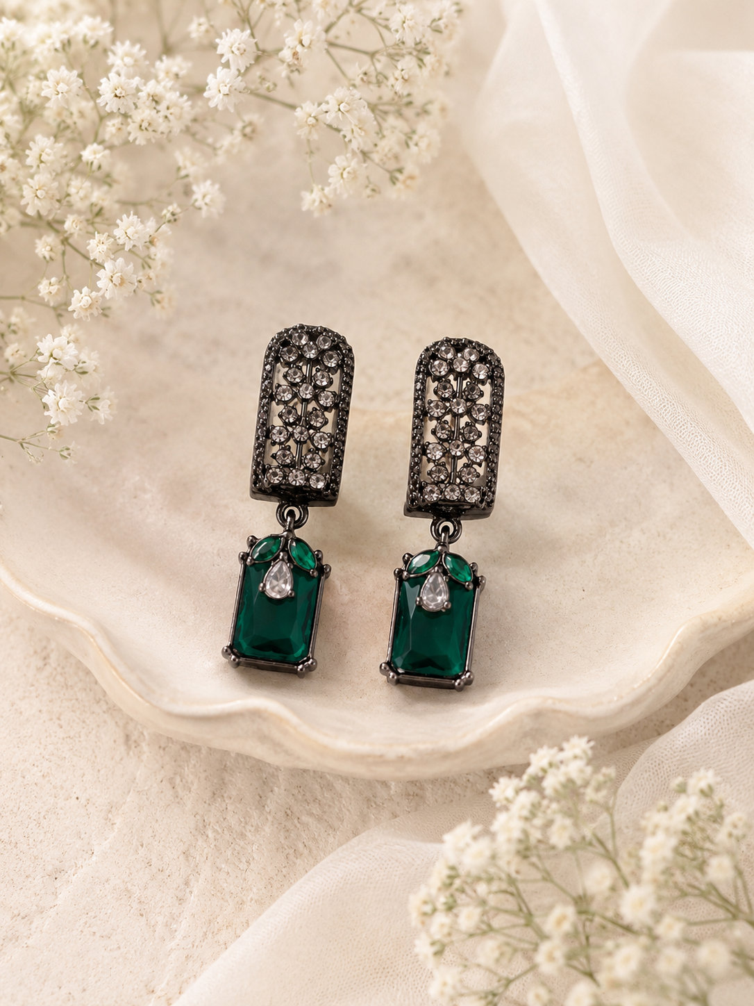 💚 Vedaaa Emerald Luxe Crystal Drop Earrings